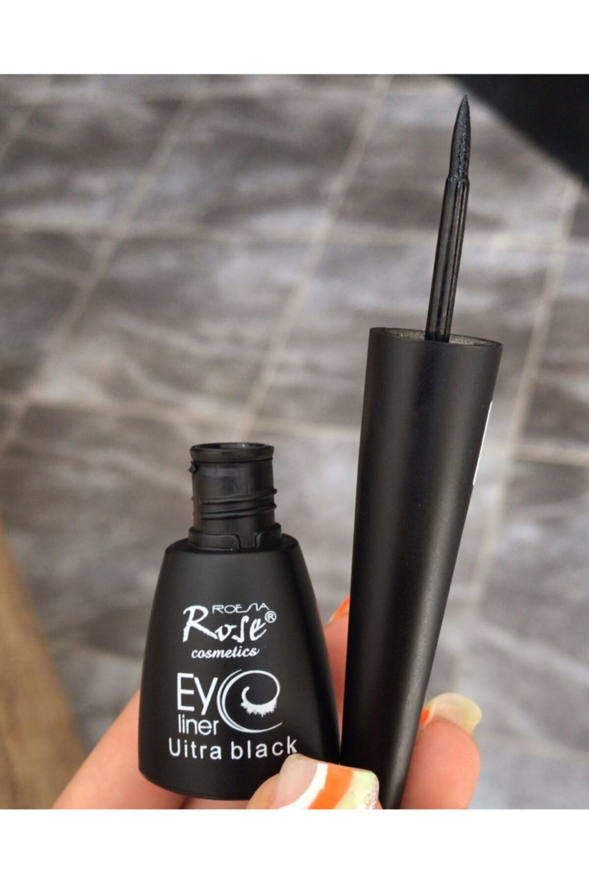AİLY COSMETİCS Roesıa Ultra Black Eyeliner Siyah Model