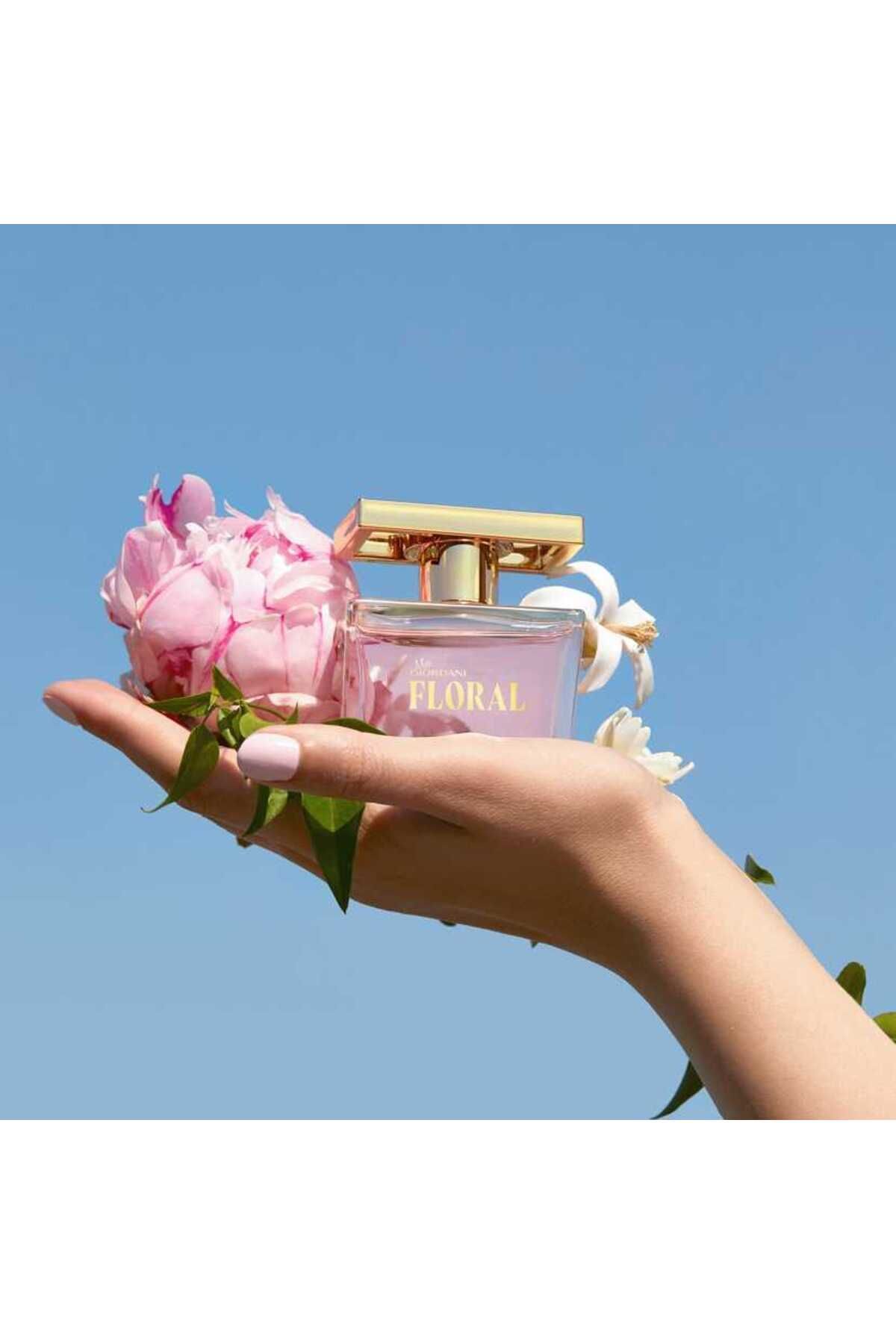 Oriflame Giordani Gold Yasemin ve Sümbülteber Notalı Floral EdP Çiçeksi Kadın Parfümü 50 ml