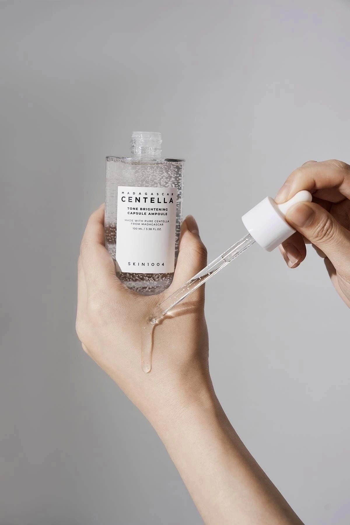 Skin1004 Yüz ve Boyunlarda Leke Karşıtı Ton Eşitleyici ve Yenileyici Madagascar Ampul 100 Ml