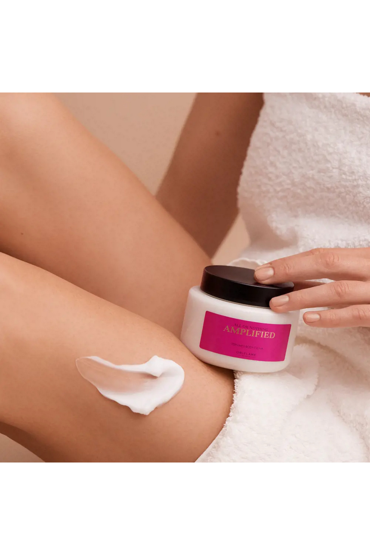 Oriflame Lüks Güçlü Çiçeksi Kokuyla Üretilmiş All Or Nothing Amplified Parfümlü Vücut Kremi 250 ml 47020