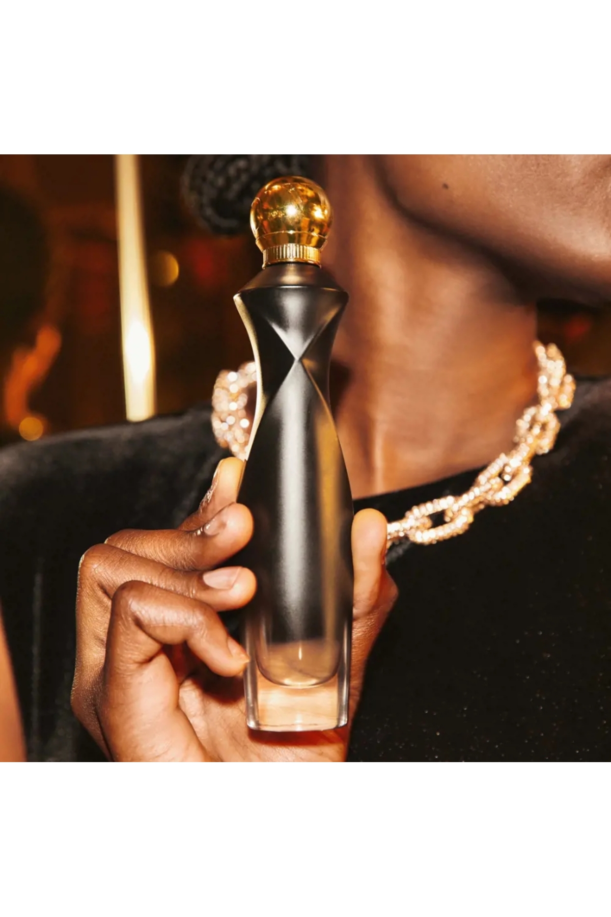 Oriflame Divine Dark Velvet EdP Siyah Erik Akoru Siyah Bakara Gülü ve Paçuli Notalı Kadın Parfümü