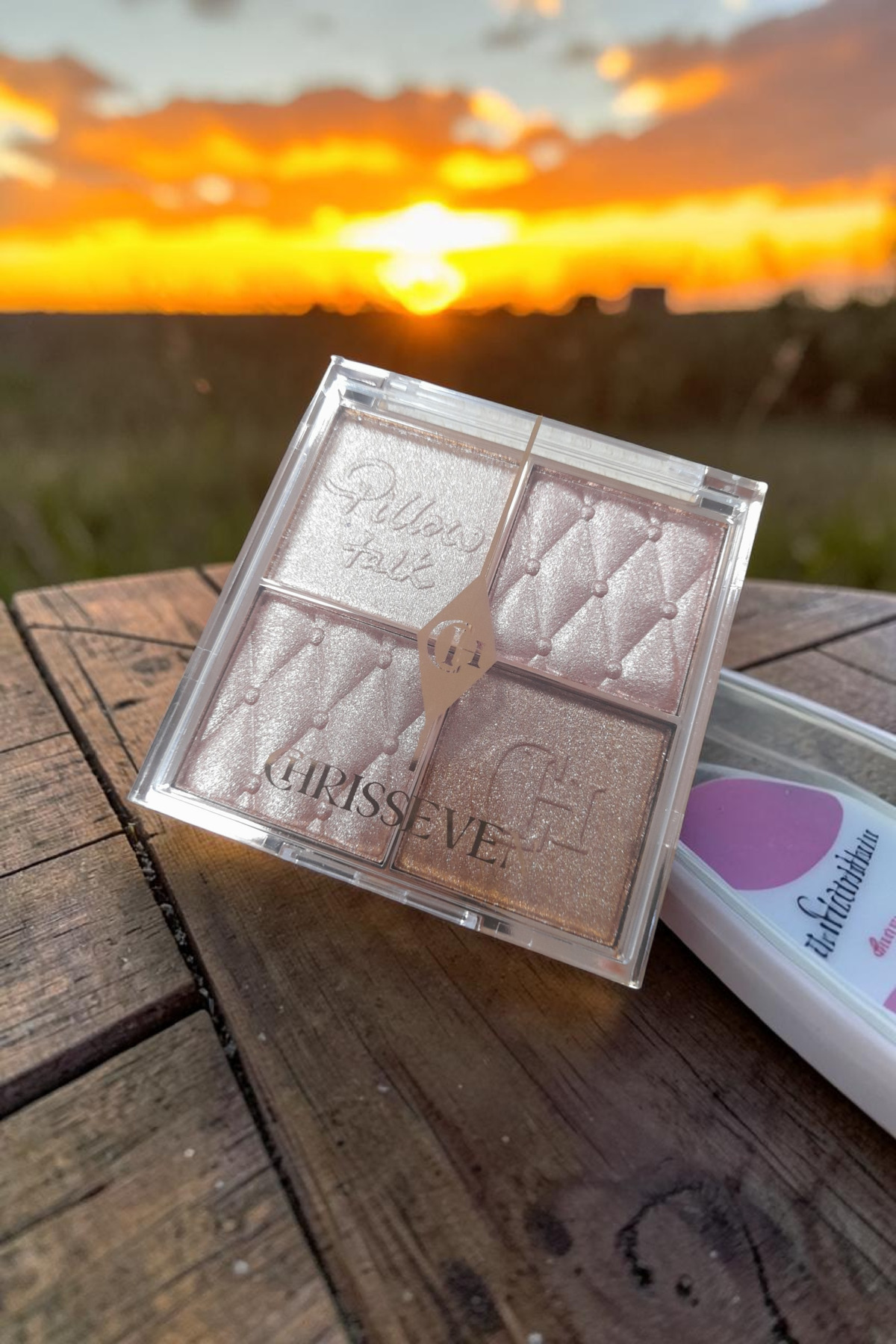 CosmArabic ChrisSeven 4 Color Highlighter Face Palette Aydınlatıcı Paleti